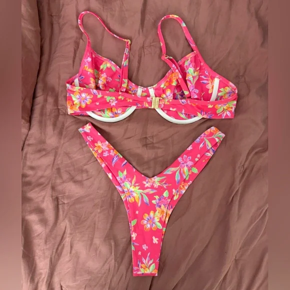 Kulani kinis x Lexi Hidalgo bikini set XL (ONLY WORN ONCE) - Picture 2 of 2